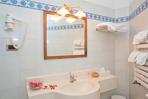Hotel San Lucchese 4*